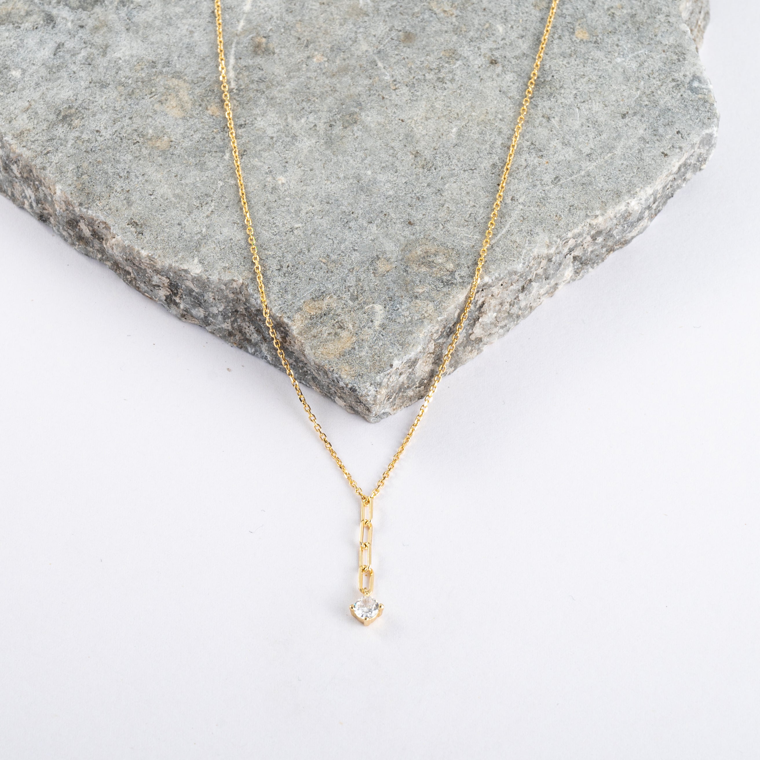 Chic Diamond-Inspired CZ Pendant Necklace